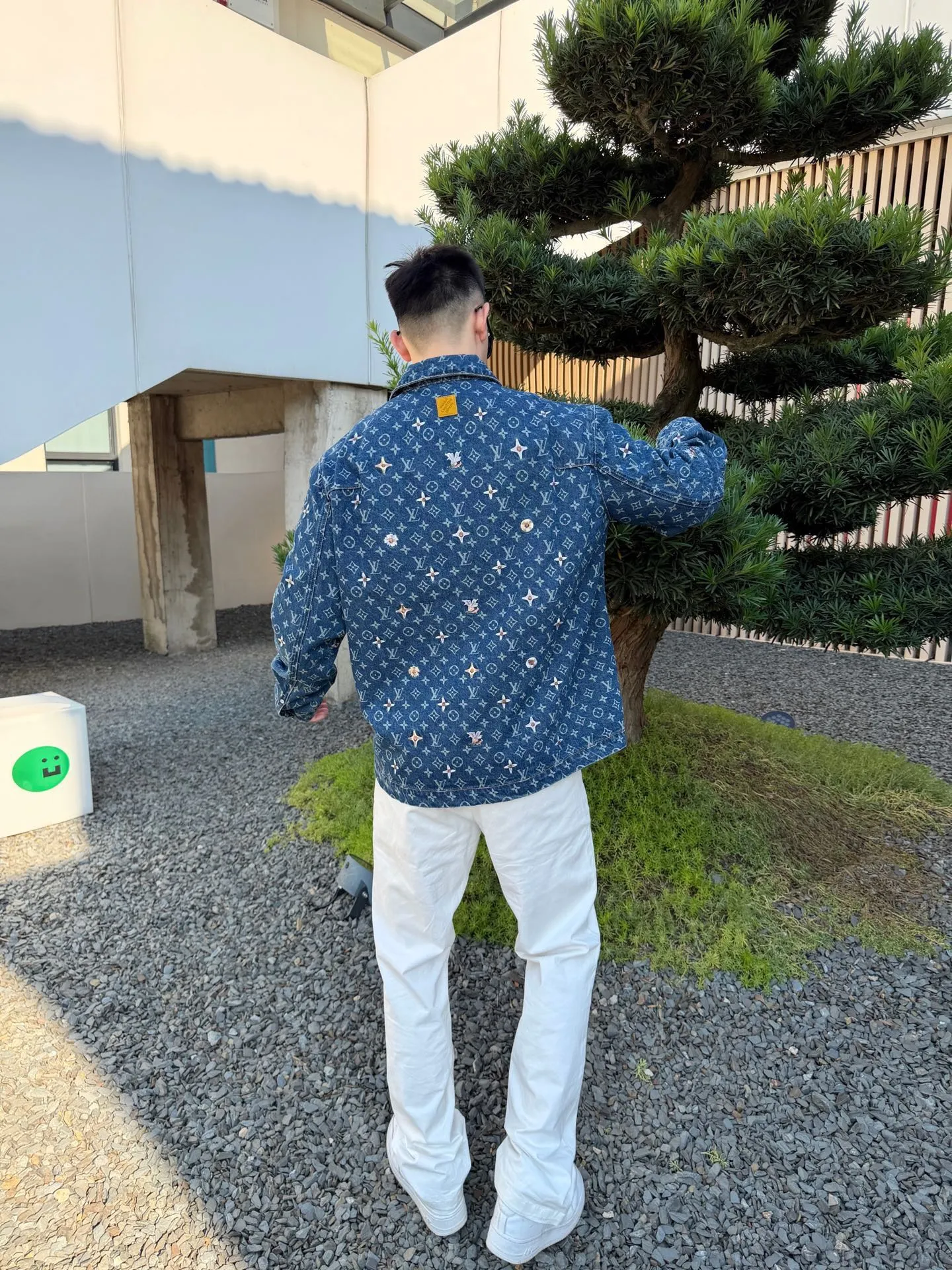 Louis Vuitton/Louis Vuitton all-over logo daisy embroidered denim jacket